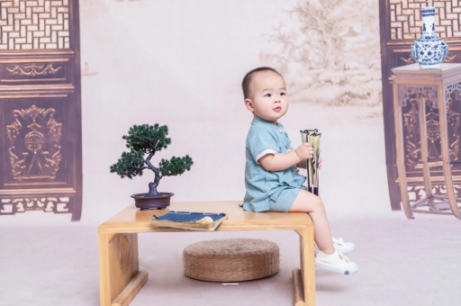 芜湖宝宝边吃奶边挣扎烦躁